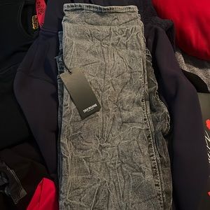 True Religion Ricky Flap Big T, Grey Wash. Look wrinkly; the style of the pants